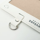 紐やチェーンなどの付属品はついておりません