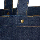 アンティークゴールドのスタッズがポイント