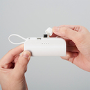 スマートフォンに直接挿して充電できます