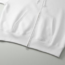 カンガルーポケット仕様、裾口はリブ仕様を採用