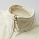 首もとまであたたかなフルジップのハイネック仕様