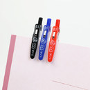 バインダークリップは厚みにもしっかり対応。折れにくく携帯に便利！