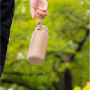 指をかけて持ち運びできるストラップ付き