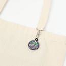 バッグやポーチに付けられるチェーン付き缶バッジ