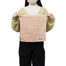 手を拭くのに使いやすい約31×31cmの一般的なおしぼりのサイズです