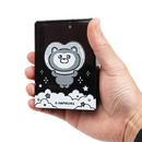 大切なカードを傷や汚れから守ります。