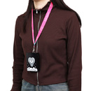 首掛け利用も可能（ネックストラップは付属しません）